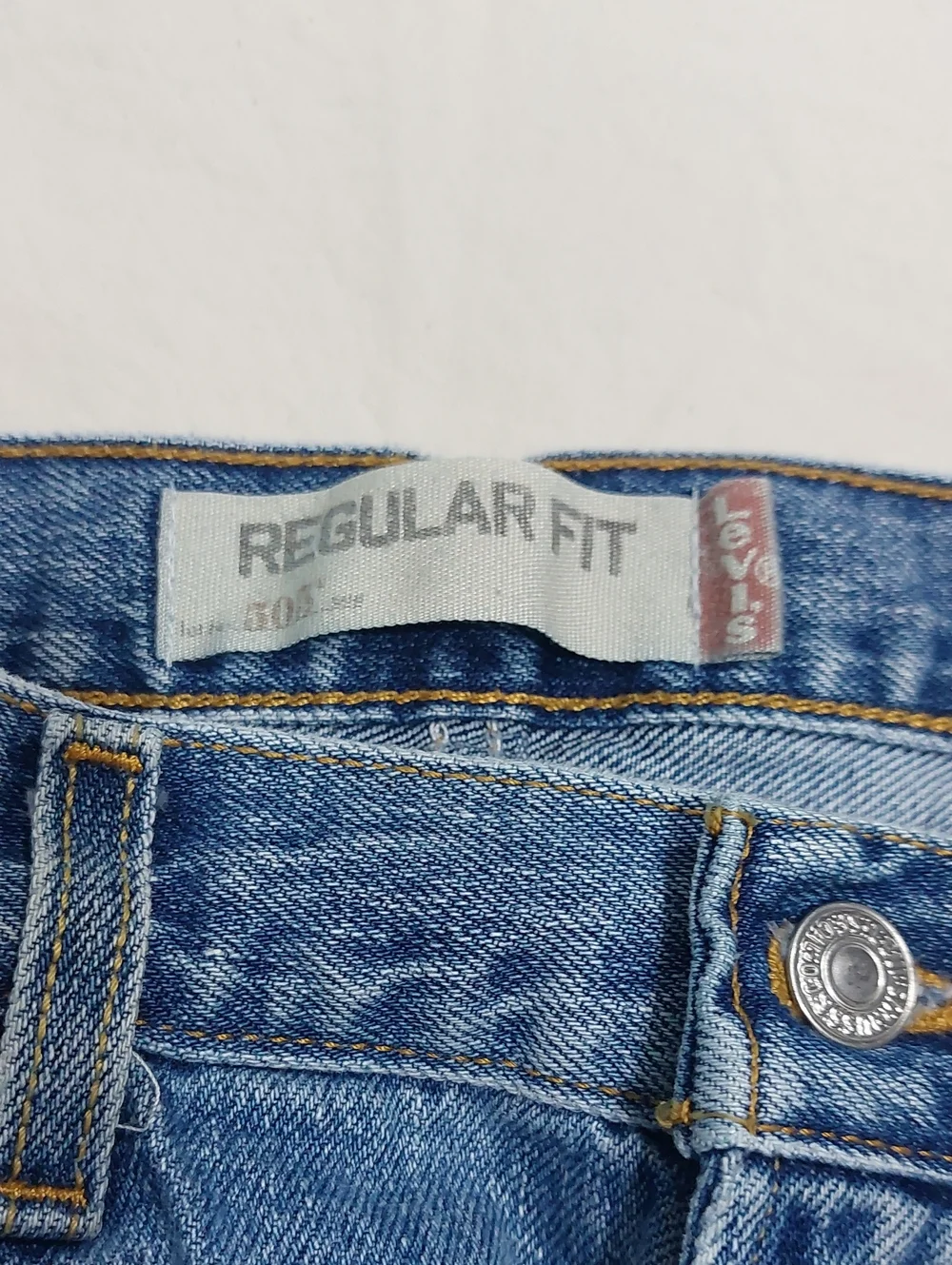 Vintage 1980's Levi's Men's Straight Leg Jeans in Light Blue Wash 38x3o